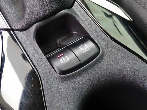Used 2020 Toyota Corolla LE FWD image 40