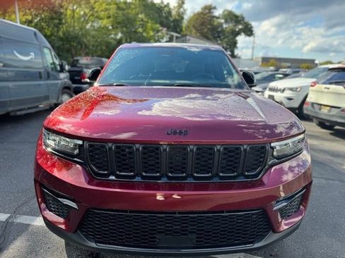 New 2025 Jeep Grand Cherokee Limited w/ Black Appearance Package image 2