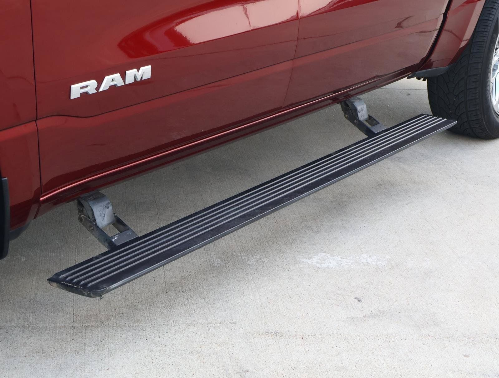 Used 2023 RAM 1500 Laramie AWD/4WD image 9