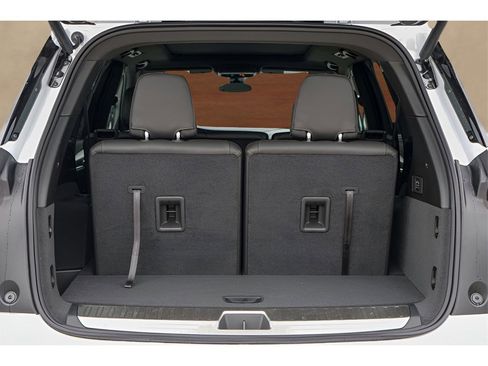 New 2025 Cadillac XT6 Luxury image 26