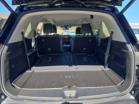 New 2026 Nissan Pathfinder Platinum image 12