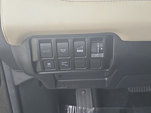 Used 2022 Subaru Ascent Limited image 36