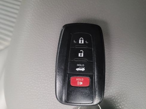 Used 2019 Toyota Camry SE w/ Convenience Package image 27