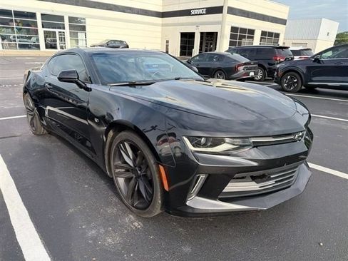 Used 2018 Chevrolet Camaro LT RWD image 4