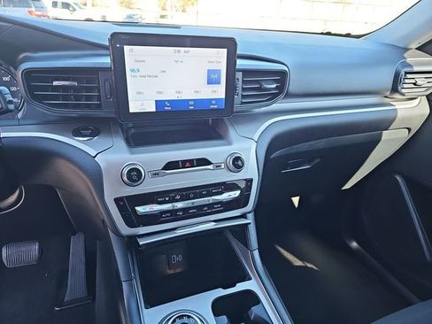 Used 2022 Ford Explorer XLT image 24