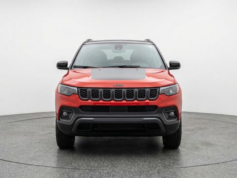 Used 2025 Jeep Compass Trailhawk image 2