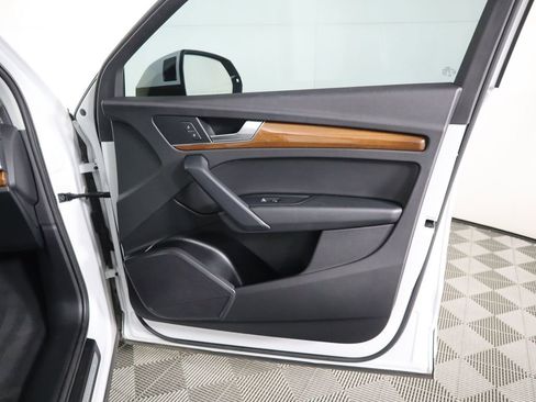 Used 2021 Audi Q5 e Premium image 25