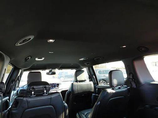 Used 2025 Chrysler Pacifica Select FWD image 9