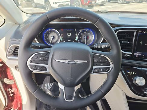 Used 2022 Chrysler Pacifica Limited image 21