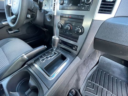 Used 2010 Jeep Grand Cherokee Laredo image 25