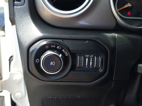 Used 2021 Jeep Wrangler Unlimited Sahara AWD/4WD image 13