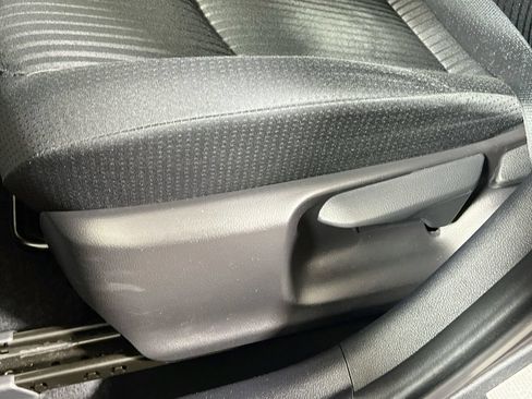 Certified 2021 Toyota Prius Prime LE w/ Carpet Mat Package (TMS) FWD image 17