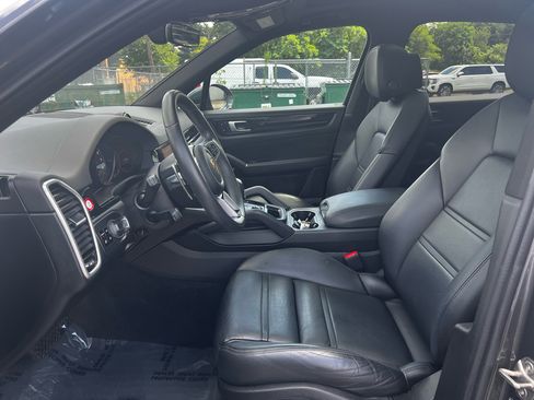 Used 2021 Porsche Cayenne image 11