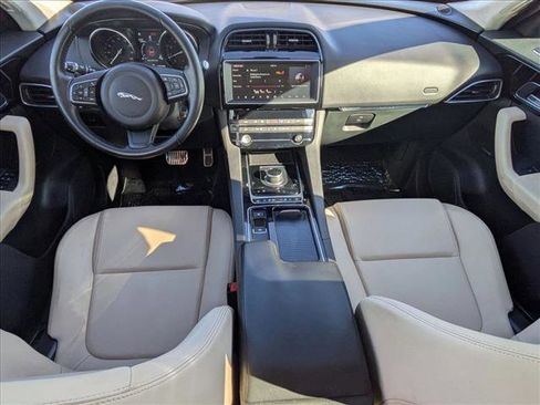 Used 2019 Jaguar F-PACE Premium image 17