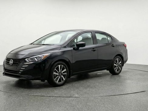 Used 2025 Nissan Versa SV FWD image 3