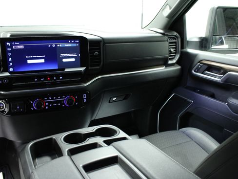 Used 2025 Chevrolet Silverado 2500 LT w/ Convenience Package image 19