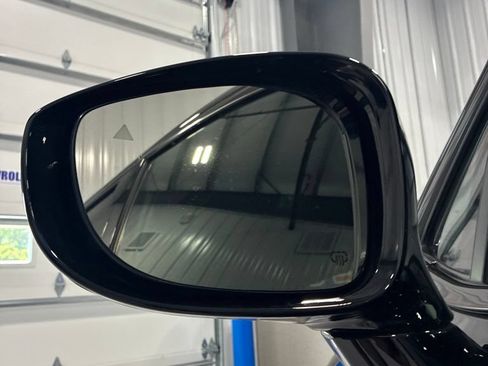 Used 2025 Chrysler Pacifica Limited FWD image 14