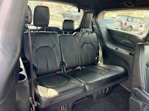 Certified 2025 Chrysler Pacifica Select image 11