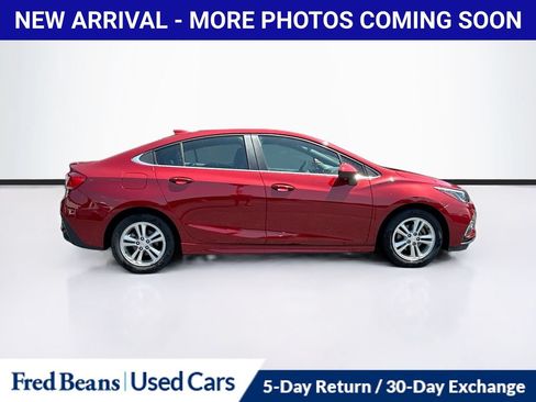 Used 2017 Chevrolet Cruze LT w/ Convenience Package FWD image 9