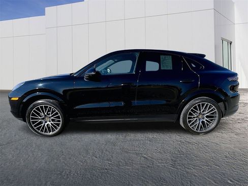 Used 2022 Porsche Cayenne image 2