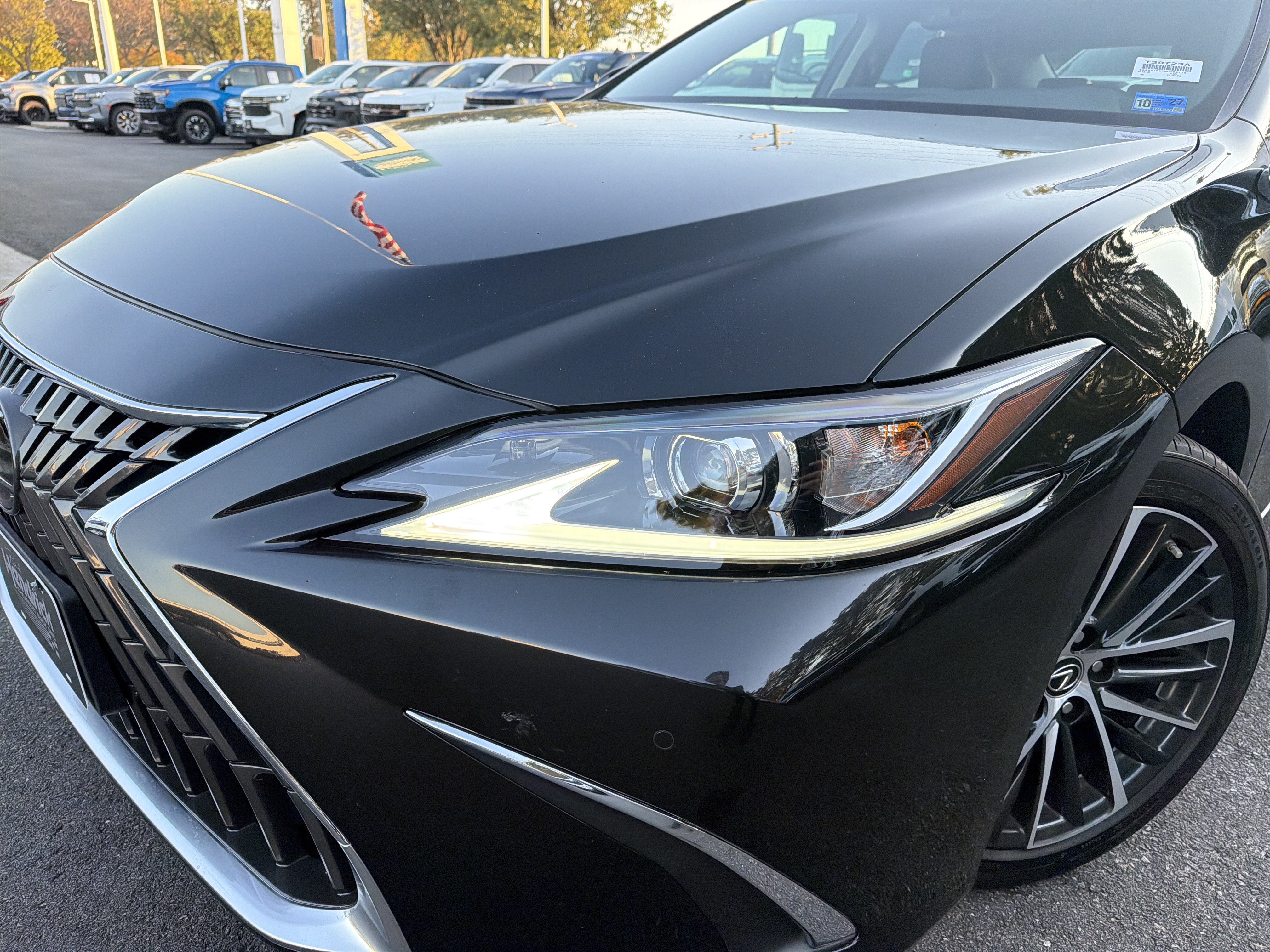 Used 2025 Lexus ES 350 w/ Premium Package FWD image 5