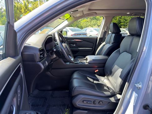 Used 2024 Honda Pilot Touring image 10