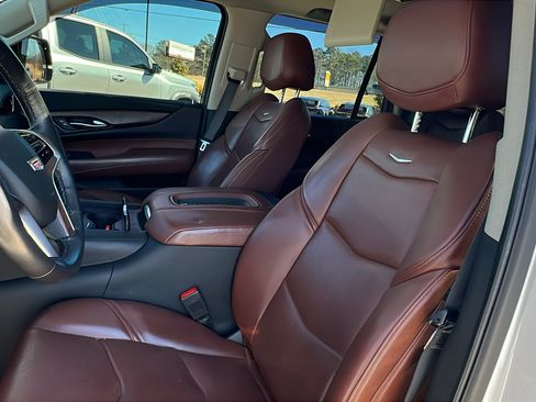 Used 2020 Cadillac Escalade Premium Luxury image 17