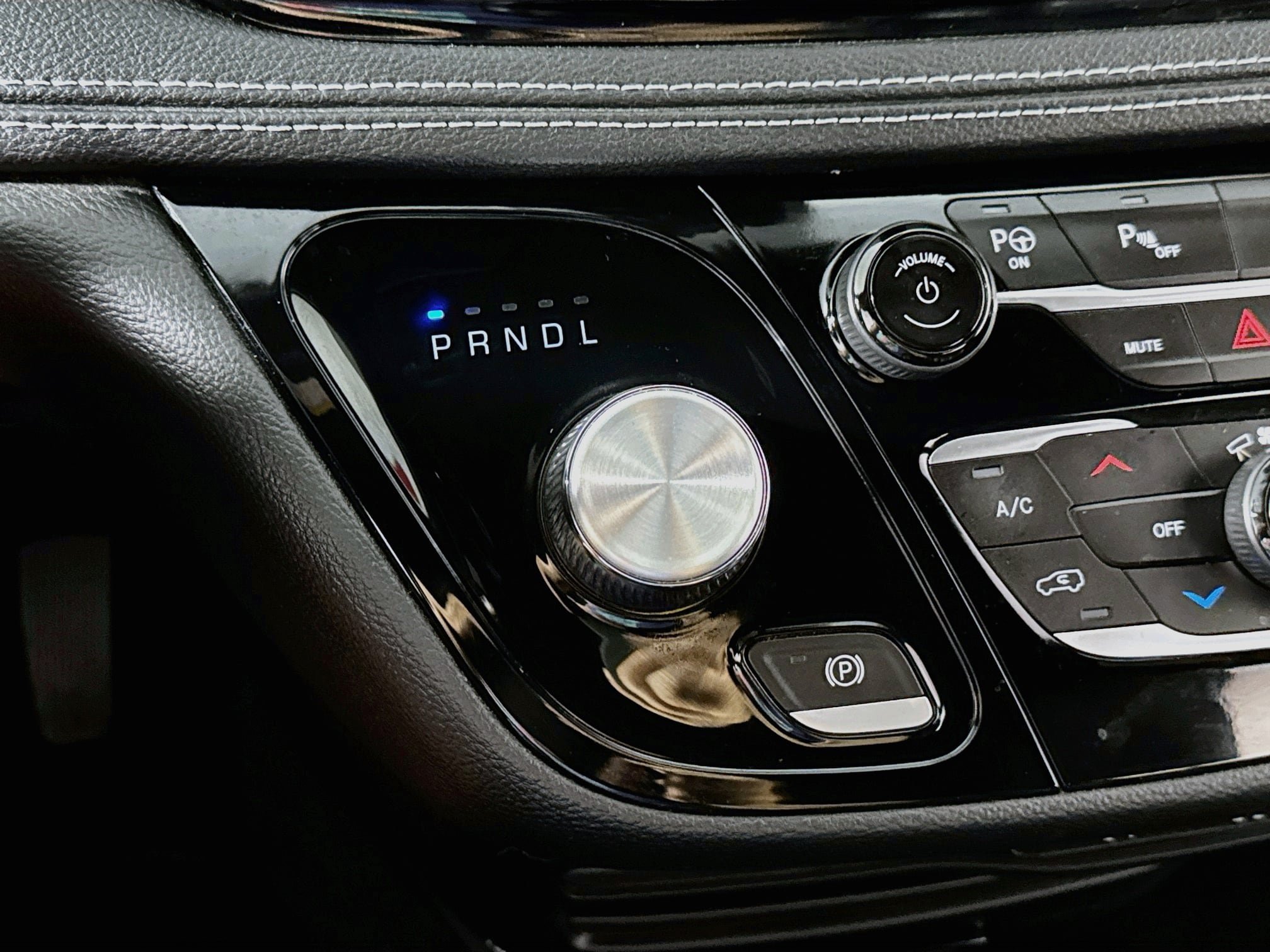 Used 2023 Chrysler Pacifica Touring-L w/ S Appearance Package FWD image 18