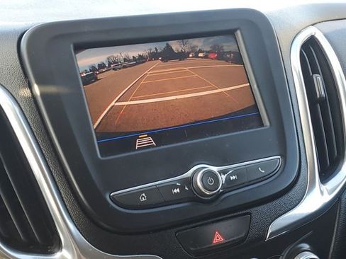 Used 2020 Chevrolet Equinox LT w/ Driver Convenience Package image 19