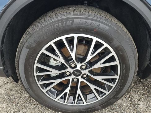 Used 2025 Ford Escape SE w/ PHEV Premium Package image 8