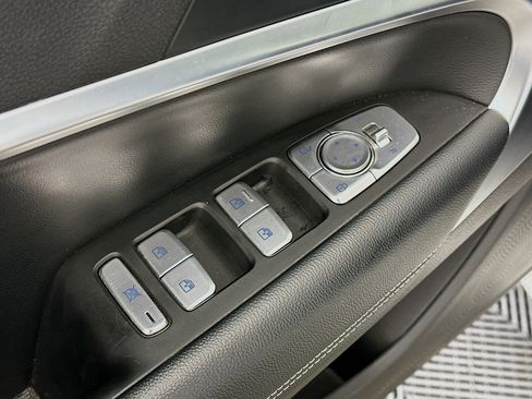Used 2025 Genesis G70 2.5T AWD/4WD image 15