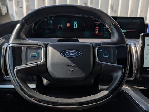 Certified 2025 Ford Expedition Platinum w/ Driver's Package AWD/4WD image 31