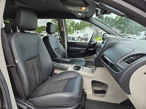 Used 2019 Dodge Grand Caravan SXT image 30