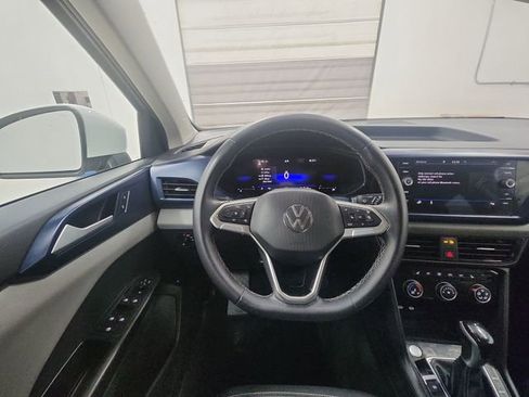 Used 2023 Volkswagen Taos SE image 12