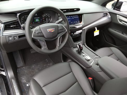 New 2026 Cadillac XT5 Luxury image 10