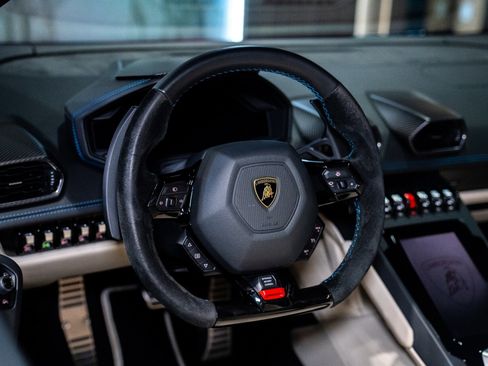 Used 2023 Lamborghini Huracan EVO image 23