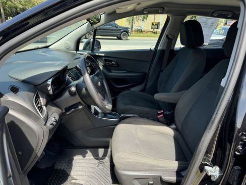 Used 2022 Chevrolet Trax LS AWD/4WD image 13