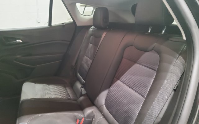 Used 2025 Chevrolet Trax LT FWD image 19