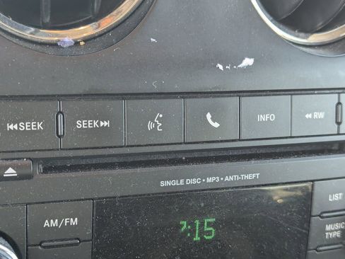 Used 2014 Jeep Compass Latitude image 17