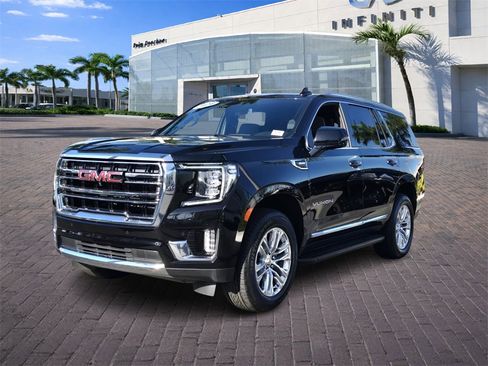 Used 2024 GMC Yukon SLT w/ SLT Luxury Package image 3