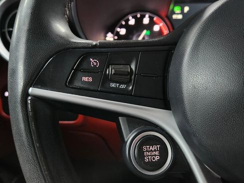 Used 2017 Alfa Romeo Giulia Ti image 28