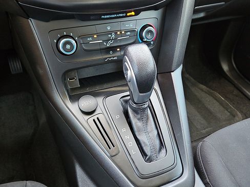 Used 2018 Ford Focus SE FWD image 12