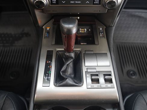 Used 2016 Lexus GX 460 w/ Premium Package AWD/4WD image 22