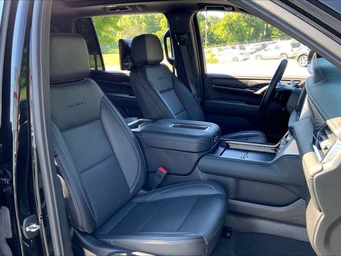 Used 2023 GMC Yukon XL Denali w/ Denali Reserve Package AWD/4WD image 7