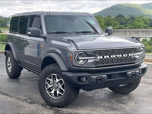 Certified 2025 Ford Bronco Badlands AWD/4WD image 2