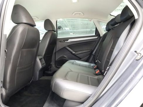 Used 2017 Volkswagen Passat 1.8T R-Line image 22