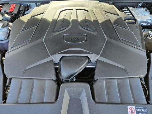 Certified 2025 Porsche Cayenne Coupe image 30