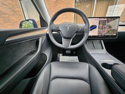 Used 2023 Tesla Model Y AWD image 4