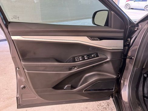 Used 2025 Jeep Wagoneer S Launch Edition image 24