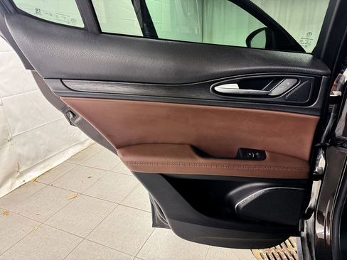 Used 2018 Alfa Romeo Stelvio AWD image 14